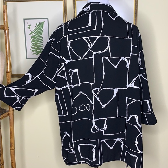 Maggie Barnes black & white geometric print 1X - Picture 5 of 7